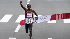 Fenomén Kipchoge stále vládne! Legendární vytrvalec vyhrál maraton