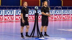 Elitní rozhodčí byli vyřazeni z Eura. Falšovali videa z povinných testů