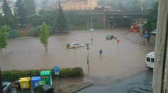 Přívalový déšť zatopil centrum Rakovníka, z ulic byly řeky