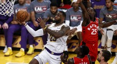 LeBron má další triple-double, zářil i Antetokounmpo