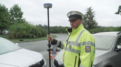 Policisté budou nově vypadat jako geodeti! Moderní pomůcka změní vyšetřování nehod