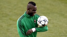 Balotelli má před Ligou mistrů náladu na legrácky! Podívejte se, co vyváděl