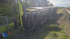 Na D1 havaroval kamion a skončil v příkopu. Vyprošťování trvalo celé dopoledne