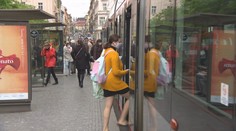 Do tramvají a autobusů v Praze se vrátí roušky. Bude záležet na počasí