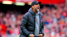 A co strečink, pane trenére? Klopp po oslavách Liverpoolu odkulhal v bolestech