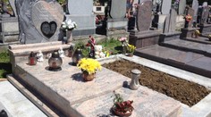 Nechutné! Kramný obchodoval s fotkami u hrobu zavražděné Klárky