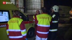 Silo na Náchodsku vzplálo. Při zásahu se poranil hasič