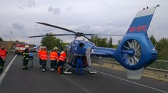 U Mnichovic v Praze-východ se srazilo nákladní a osobní auto, na místo musel vrtulník