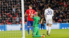 Neuvěřitelný vlastňák! Gólman CSKA předvedl příšernou minelu