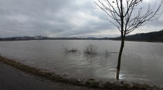 V Česku se zvedají hladiny řek. Voda zaplavila silnice i cyklostezky