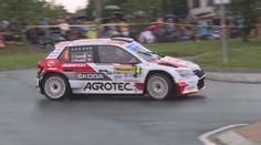Silnice se proměnily v parkoviště. Tisíce lidí na Zlínsku vyrazily na rally