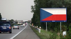 Billboardy na dálnicích překryly české vlajky. Víme, co znamenají