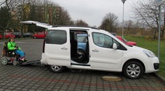 Hyenismus! Neznámý zloděj ukradl vozíčkářce upravené auto