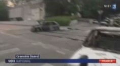 VIDEO: Z Grenoble byla pouliční válečná zóna. Hořely obchody