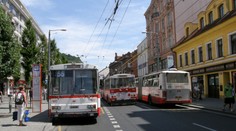 Ozbrojený opilec se v Ostravě pokusil unést trolejbus plný lidí!