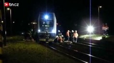 Vlak přejel v Praze muže, hasiči ho vyprostili živého