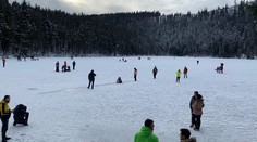 Z přírodní rezervace si lidé udělali kluziště. Na strážce se sprostě obořili