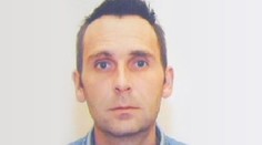 Za hračku masturboval před pětiletou dívkou. Policii uniká