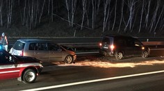 Na dálnici D10 se srazilo deset aut. V místě se tvořily dlouhé kolony