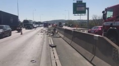 Do rozsypaného nákladu najeli motorkáři a několik aut! Dva zranění