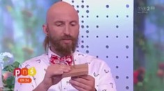 Tenhle trik nevyšel. Iluzionista v televizi propíchl moderátorce ruku