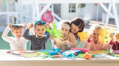 Nemáte na školní pomůcky či kroužky? Pomoci můžou peníze od státu