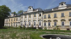 Loupež v zámku na Příbramsku: Zloději ukradli bustu Masaryka, plastiku Smetany, starý telefon a gramofon