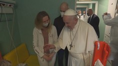 Papež navštívil nemocné ukrajinské uprchlíky v Římě. Ředitelce nemocnice věnoval speciální vzkaz