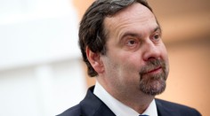 UJETÝ NÁVRH Véčkařů: Dokažte, že jste nekuřáci! Jinak se vám zvýší pojistné!