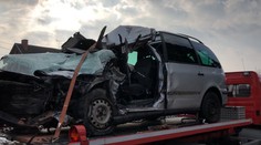 Auto se po nárazu vymrštilo na sloup, řidič (22) neměl šanci přežít