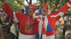 Prázdné obchody, ale plné hospody a náměstí. Čeští hokejisté bojují o zlato