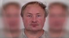 Žije po hotelech a užívá si luxusu. K placení se ale nemá