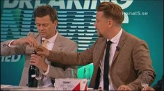 Moderátoři ochutnali Hitlerovo šampaňské! Otrávené nebylo, jen PEKELNĚ HNUSNÉ!