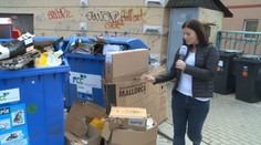 Kontejnery jsou plné kartonů. Popeláři nestíhají vyvážet