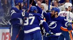 Těžká rána pro Islanders, Tampa je ztrestala osmi góly. Pálil i Palát