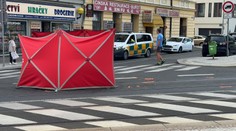 Náklaďák srazil v Praze ženu, zemřela na místě. Řidič od nehody ujel