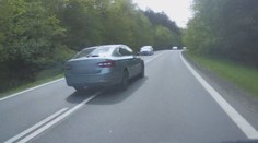 VIDEO: Polilo mě horko, říká řidič autobusu. Agresor v superbu ho málem vytlačil ze silnice