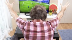 Ital nadával u fotbalu. Manželka to vzala osobně a pobodala ho