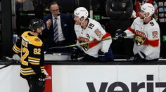 Divoký závěr v Bostonu. Nosek se zapojil do sprosté hádky se soupeři