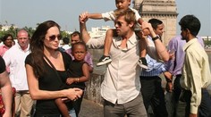 Brad a Angelina: bulvár slídí, syn do francouzské školy