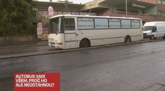 KAUZA BUS: Našli jsme místo v Praze, kde zaparkujete zadarmo! Auto pohlídají policisté!