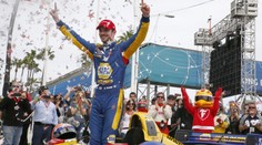 Rossi neměl soupeře. Bourdais předvedl supermanévr! VIDEO
