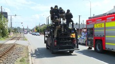 Policii pustili do bytu útočníka z Ostravy. Zjišťuje, proč chtěl střílet