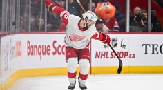 Hráč Red Wings oslavil gól virálním tancem, teď tým prodává jeho sošku