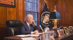 Putin telefonoval s Bidenem. Nejdřív si ale zahrál hokej s Lukašenkem