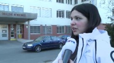 Darina málem VYKRVÁCELA. Odmítli ji ve dvou nemocnicích, pak ji poslali do další tramvají!