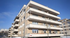 Soud odročil případ podivně zabitého muže. Jednu z obviněných pustil z vazby