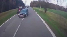 Srážce unikli o vlásek. Pirát silnic se málem čelně srazil s kamionem