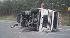 Nehoda kamionu uzavřela dálnici D11, tvořily se kolony