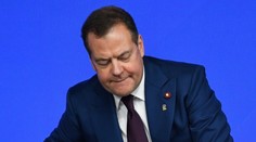 Panický strach v Rusku. Medveděv se omylem přiznal, když chtěl vyhrožovat